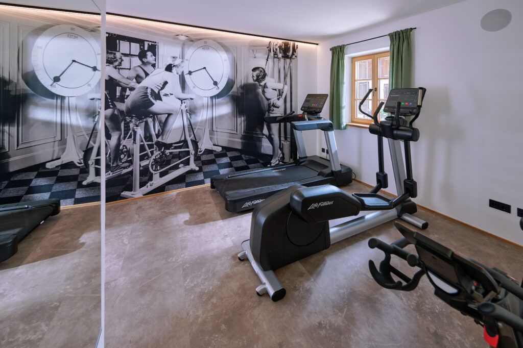 Fitnessstudio auf dem Staller Ferienhof im Chiemgau für Erwachsene im Familienurlaub auf dem Bauernhof