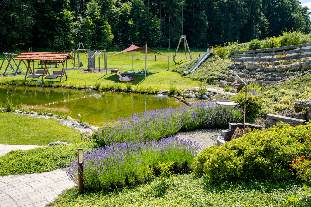 Ferien auf dem Bauernhof mit Badeteich